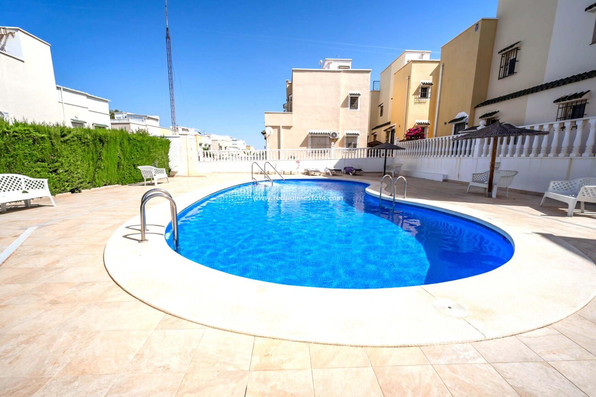 Reventa - Casa Adosada -
Torrevieja - Res Valle de los pinos