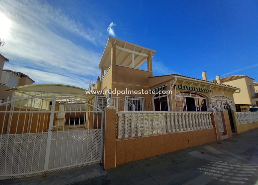 Reventa - Casa adosada -
Torrevieja