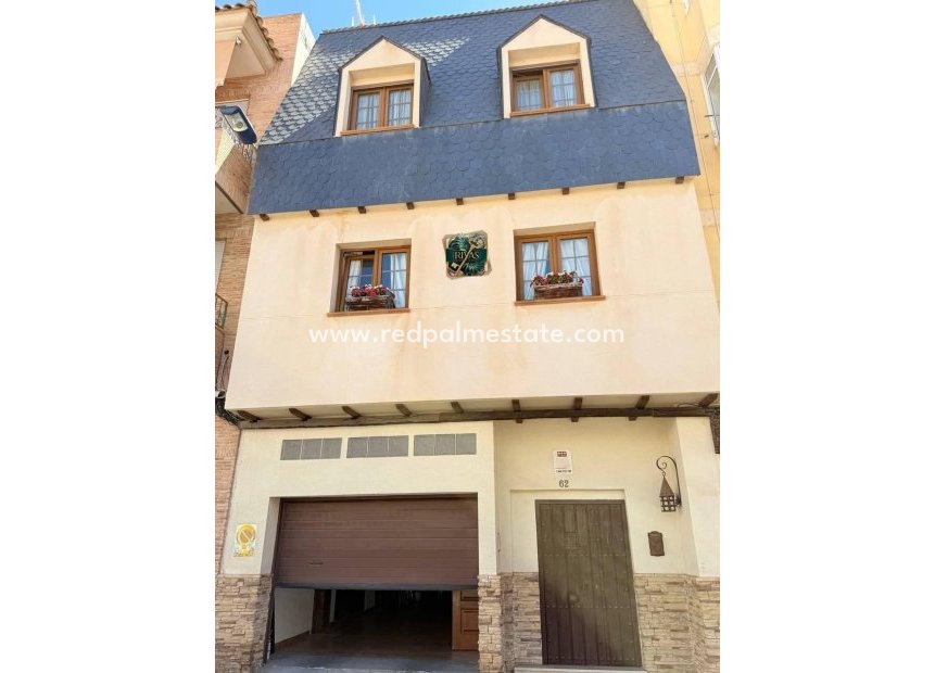 Reventa - Casa Adosada -
Torrevieja