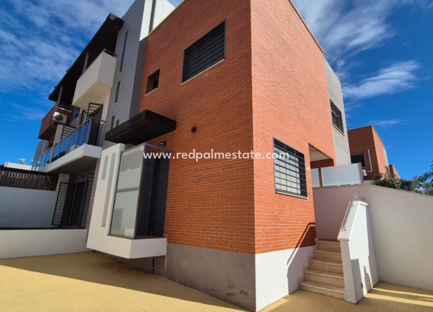 Reventa - Casa Adosada -
Torrevieja