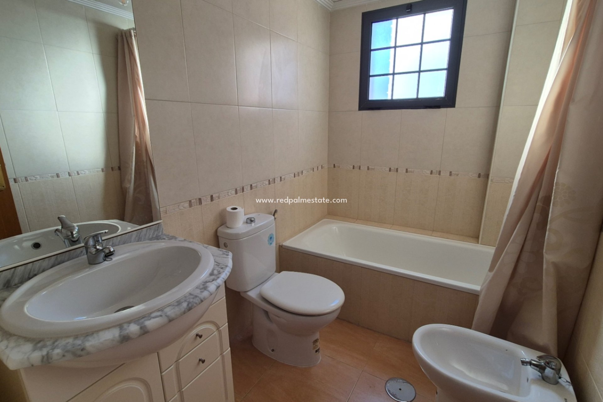 Reventa - Casa Adosada -
Torrevieja