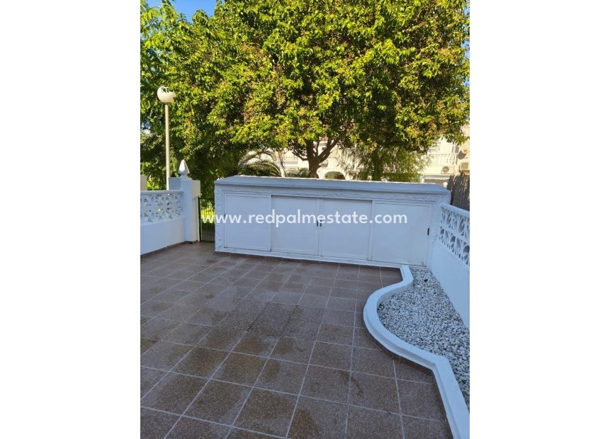 Reventa - Casa Adosada -
Torrevieja