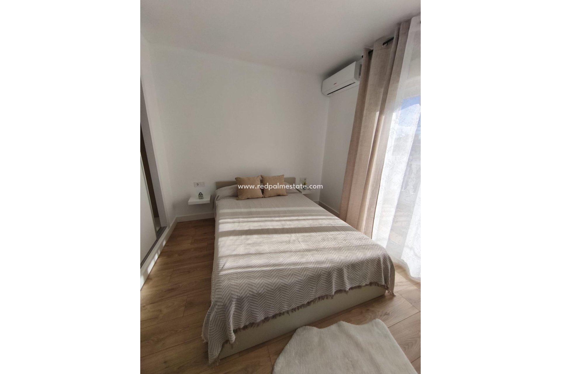 Reventa - Casa Adosada -
Torrevieja