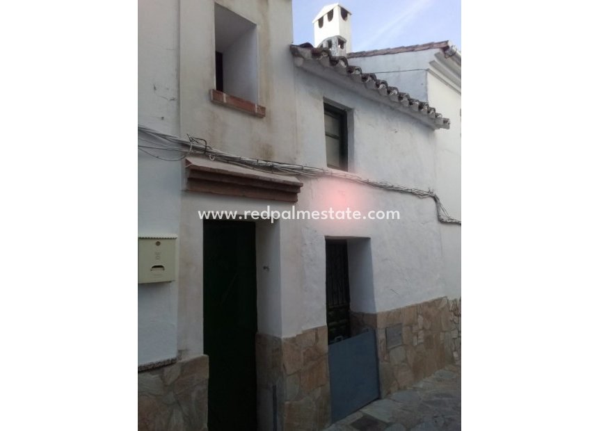 Reventa - Casa Adosada -
Yunquera