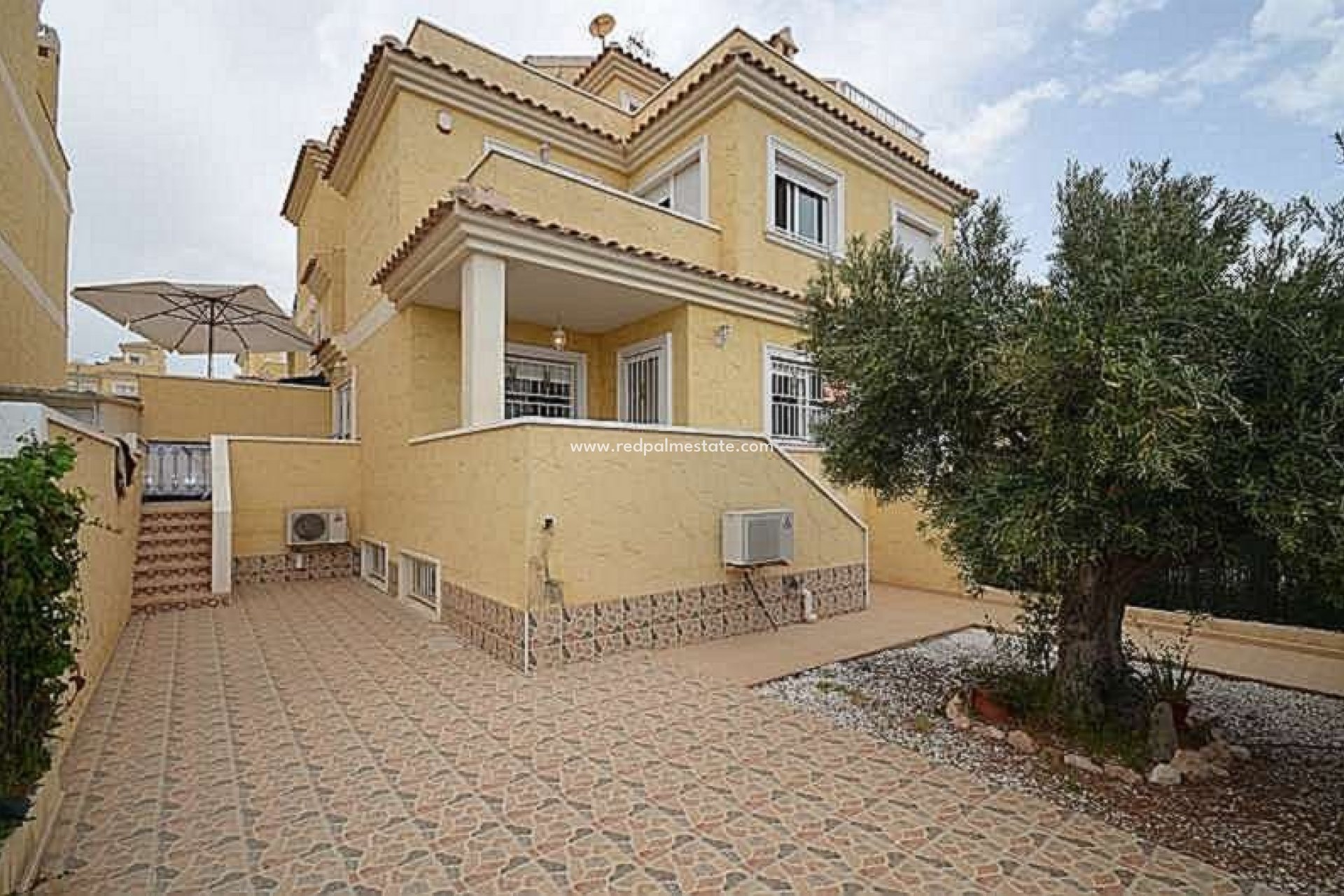 Reventa - Casa cuádruple -
Torrevieja