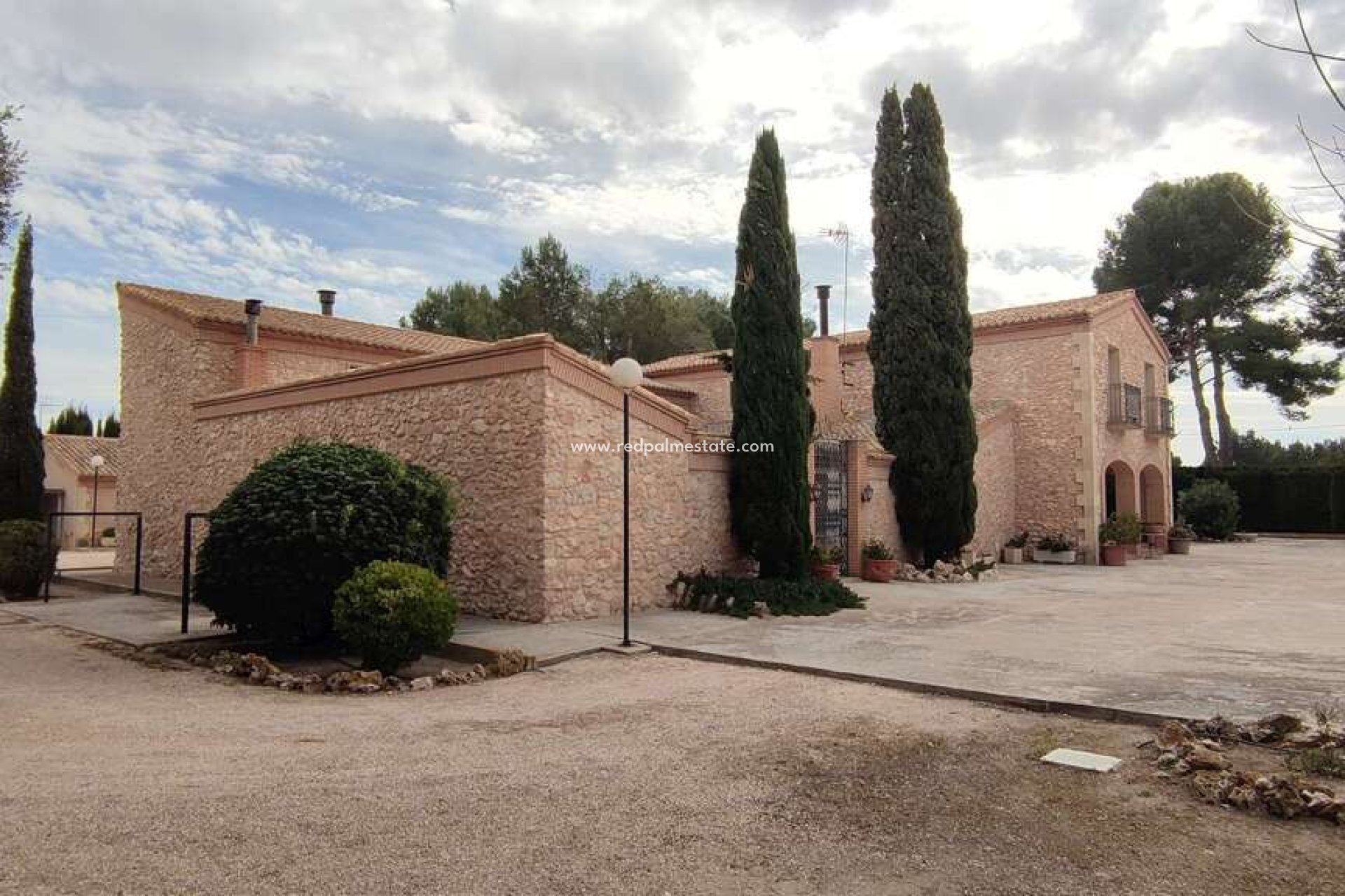 Reventa - Casa de Campo -
Villena