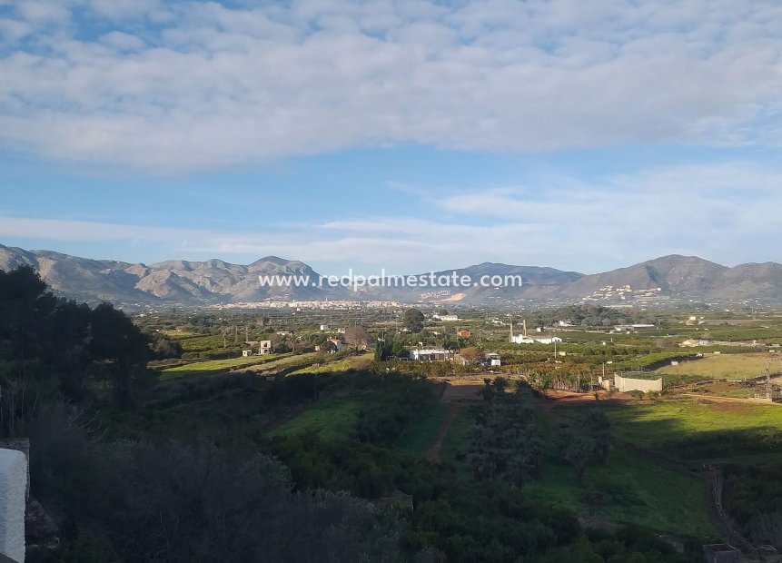 Reventa - Casa de Pueblo -
Monte Pego - Inland