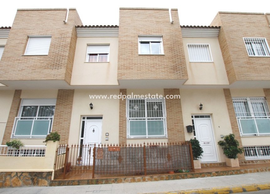 Reventa - Casa de Pueblo -
Montesinos - Los Montesinos