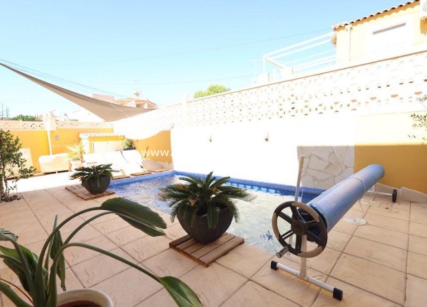 Reventa - Casa de Pueblo -
Orihuela Costa - Lomas de Cabo Roig