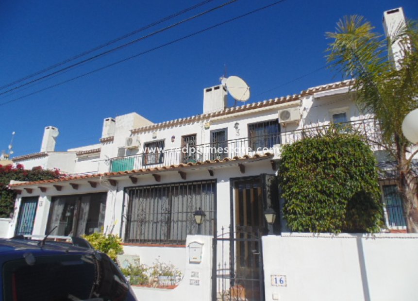 Reventa - Casa de Pueblo -
San Miguel de Salinas - Calle Luisa Fernanda