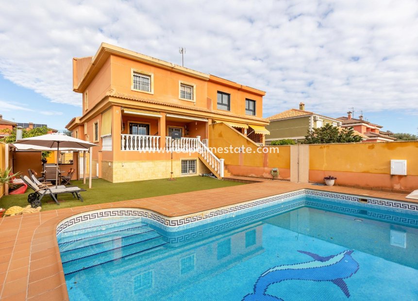 Reventa - Casa de Pueblo -
Torrevieja - Aguas Nueva