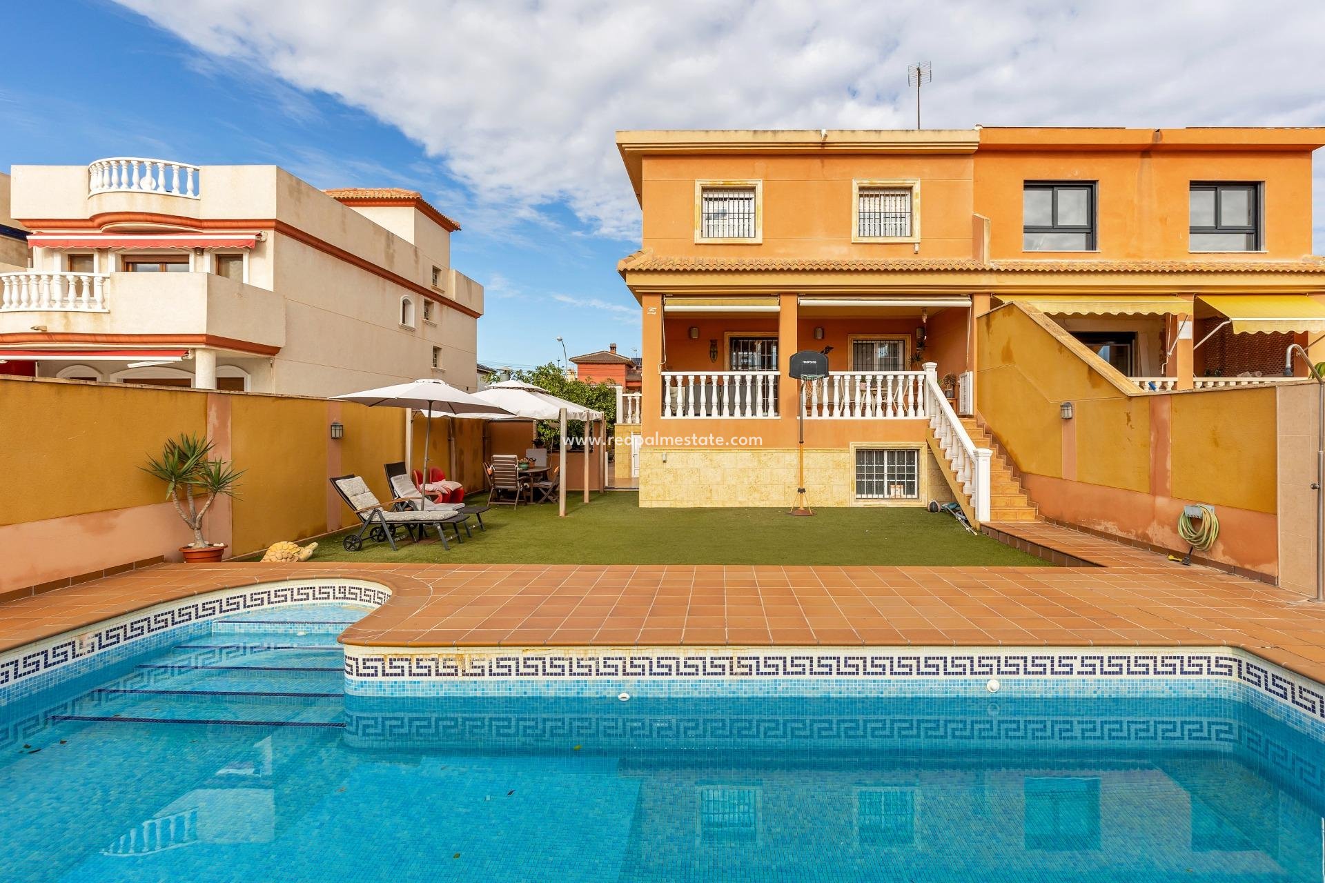 Reventa - Casa de Pueblo -
Torrevieja - Aguas Nueva