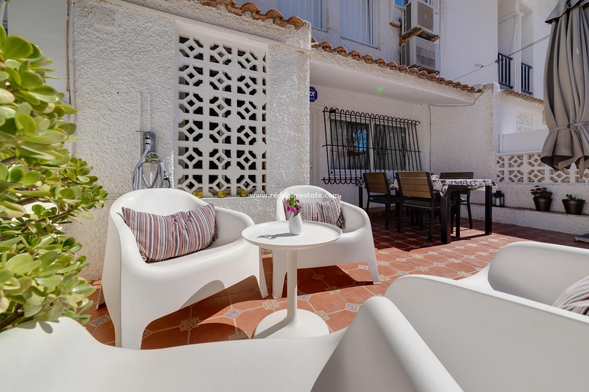 Reventa - Casa de Pueblo -
Torrevieja - Calas blanca