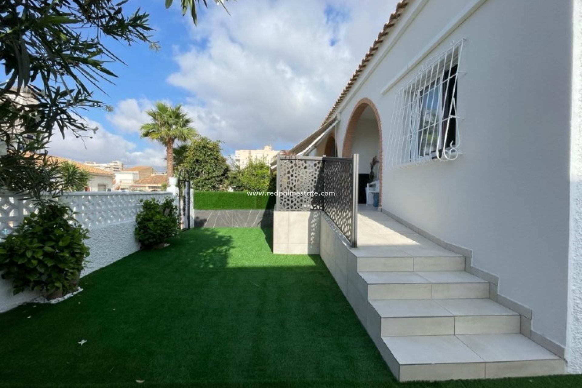 Reventa - Casa de Pueblo -
Torrevieja - Costa Blanca