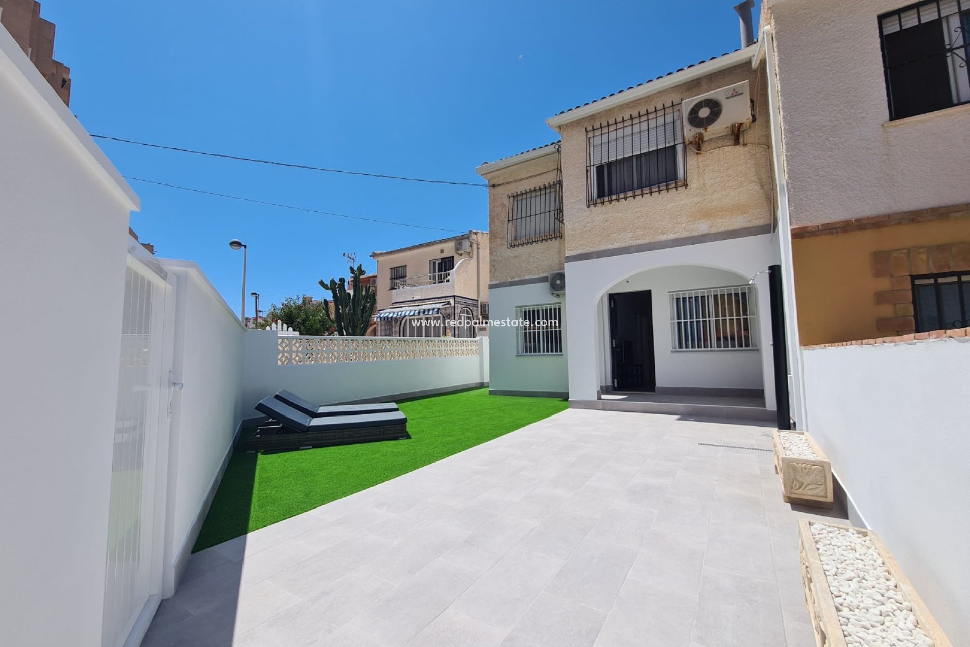 Reventa - Casa de Pueblo -
Torrevieja - Costa Blanca