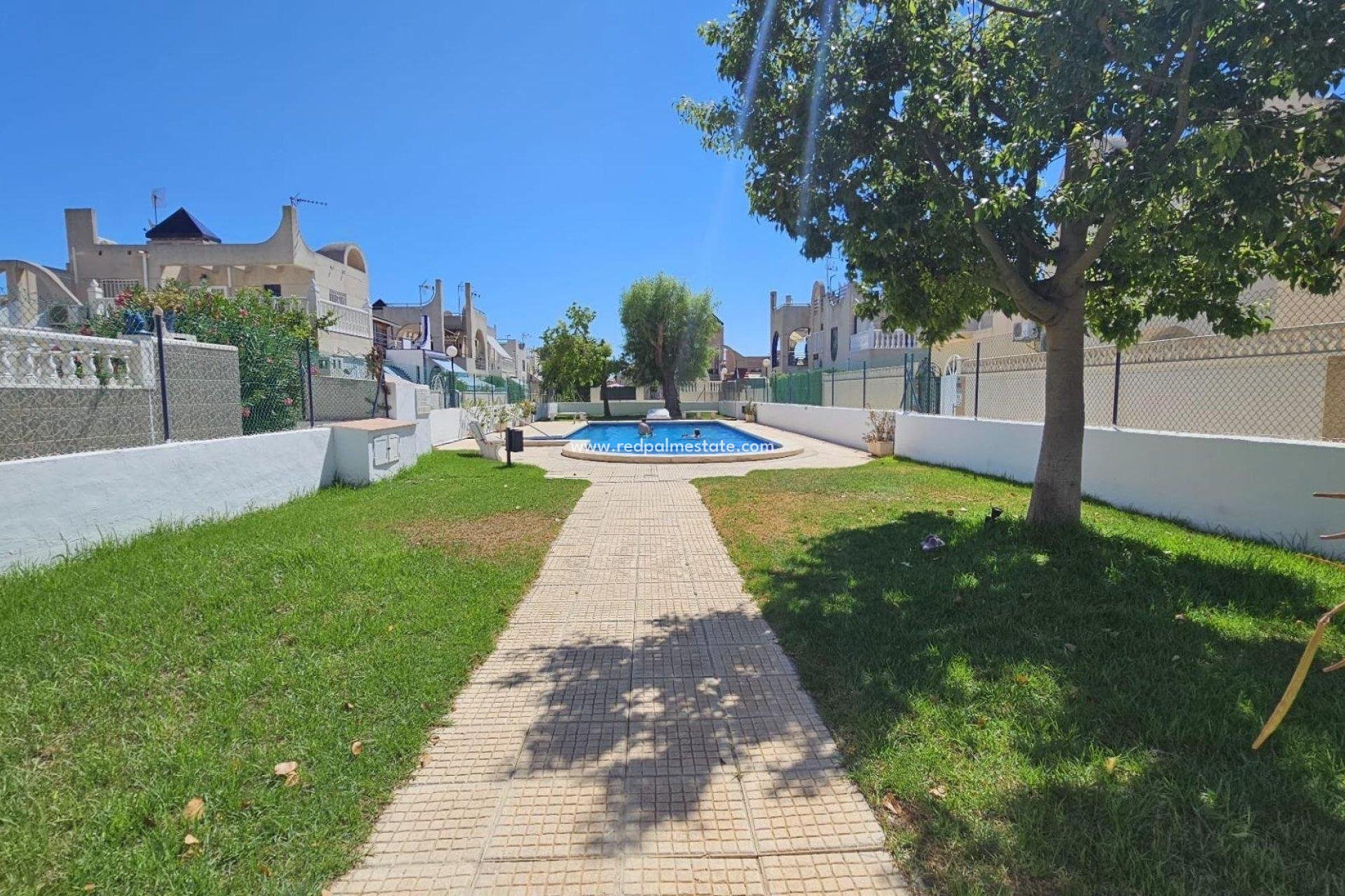 Reventa - Casa de Pueblo -
Torrevieja - Doña ines