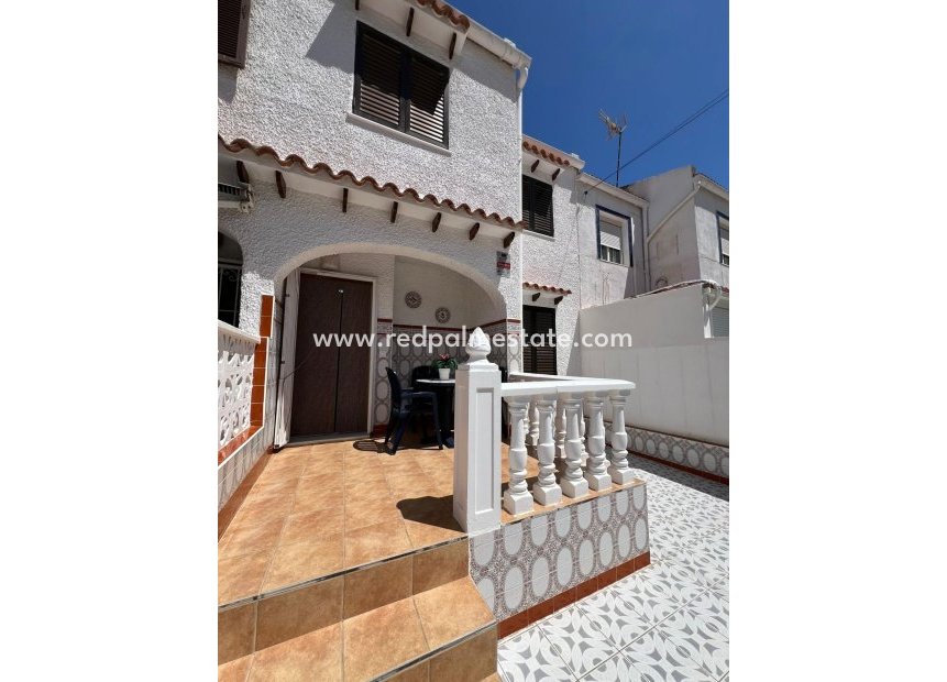 Reventa - Casa de Pueblo -
Torrevieja - Nueva Torrevieja - Aguas Nuevas