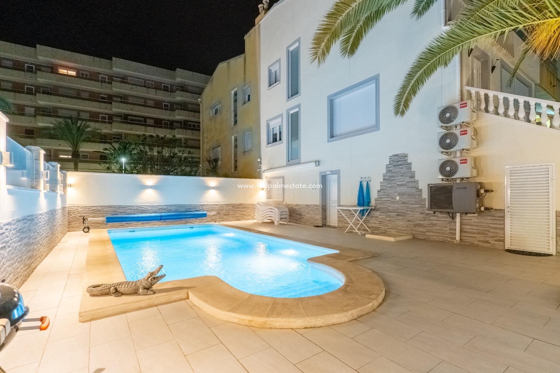 Reventa - Casa de Pueblo -
Torrevieja - Punta Prima