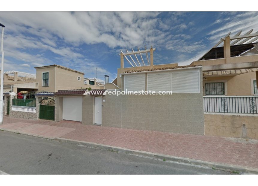 Reventa - Casa de Pueblo -
Torrevieja