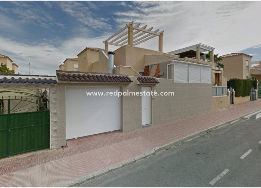 Reventa - Casa de Pueblo -
Torrevieja