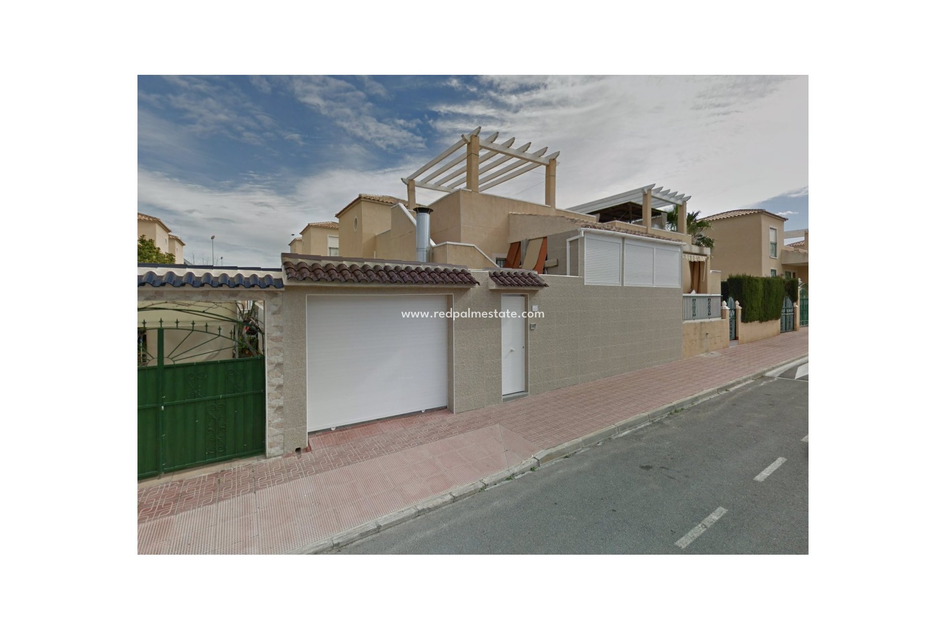 Reventa - Casa de Pueblo -
Torrevieja