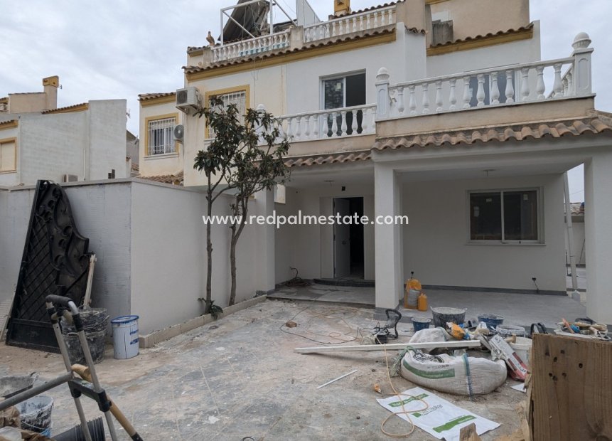 Reventa - Casa de Pueblo -
Torrevieja