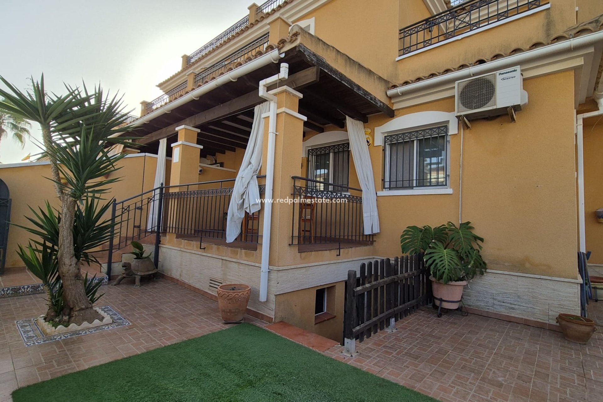 Reventa - Casa de Pueblo -
Torrevieja