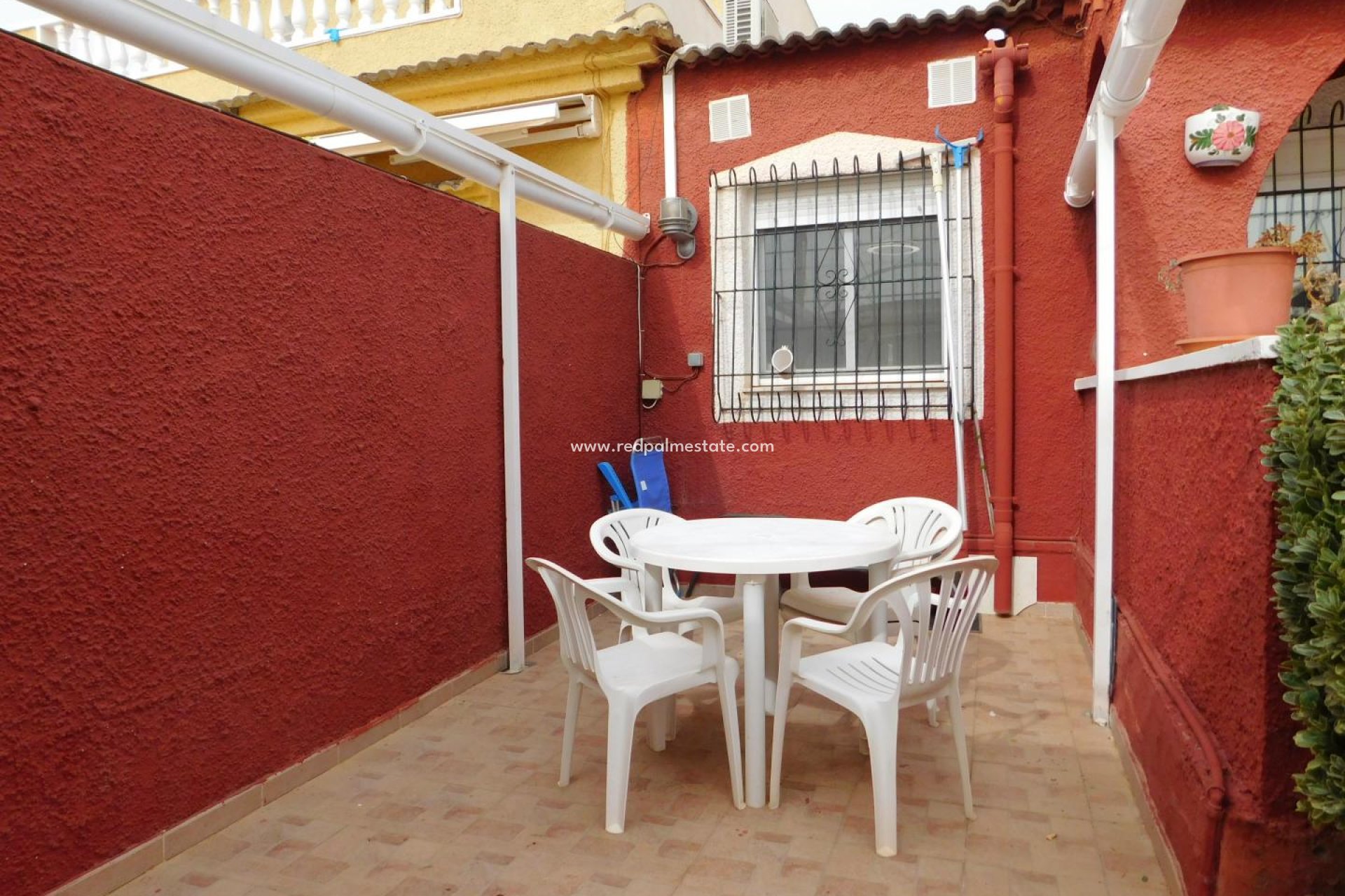 Reventa - Casa de Pueblo -
Torrevieja