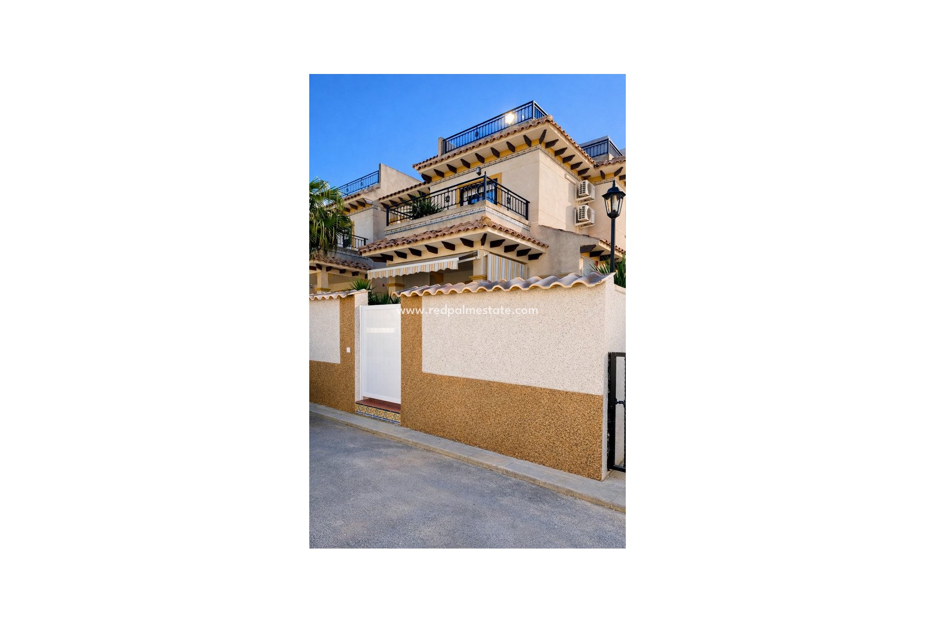 Reventa - Casa Quad -
Orihuela Costa - Villa's San Jose IV