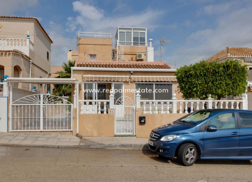 Reventa - Casa unifamiliar -
San Miguel de Salinas