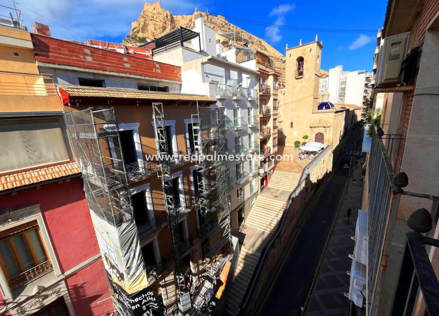 Reventa - Departamento -
Alicante - Plaza De Toros - Mercado Central