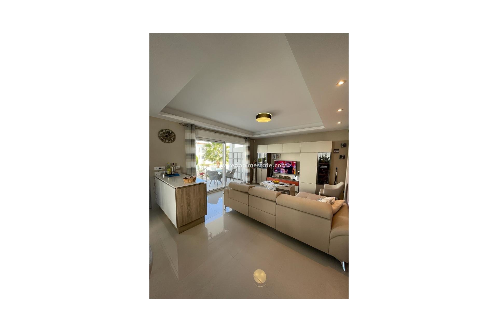 Reventa - Departamento -
Ciudad Quesada - Costa Blanca