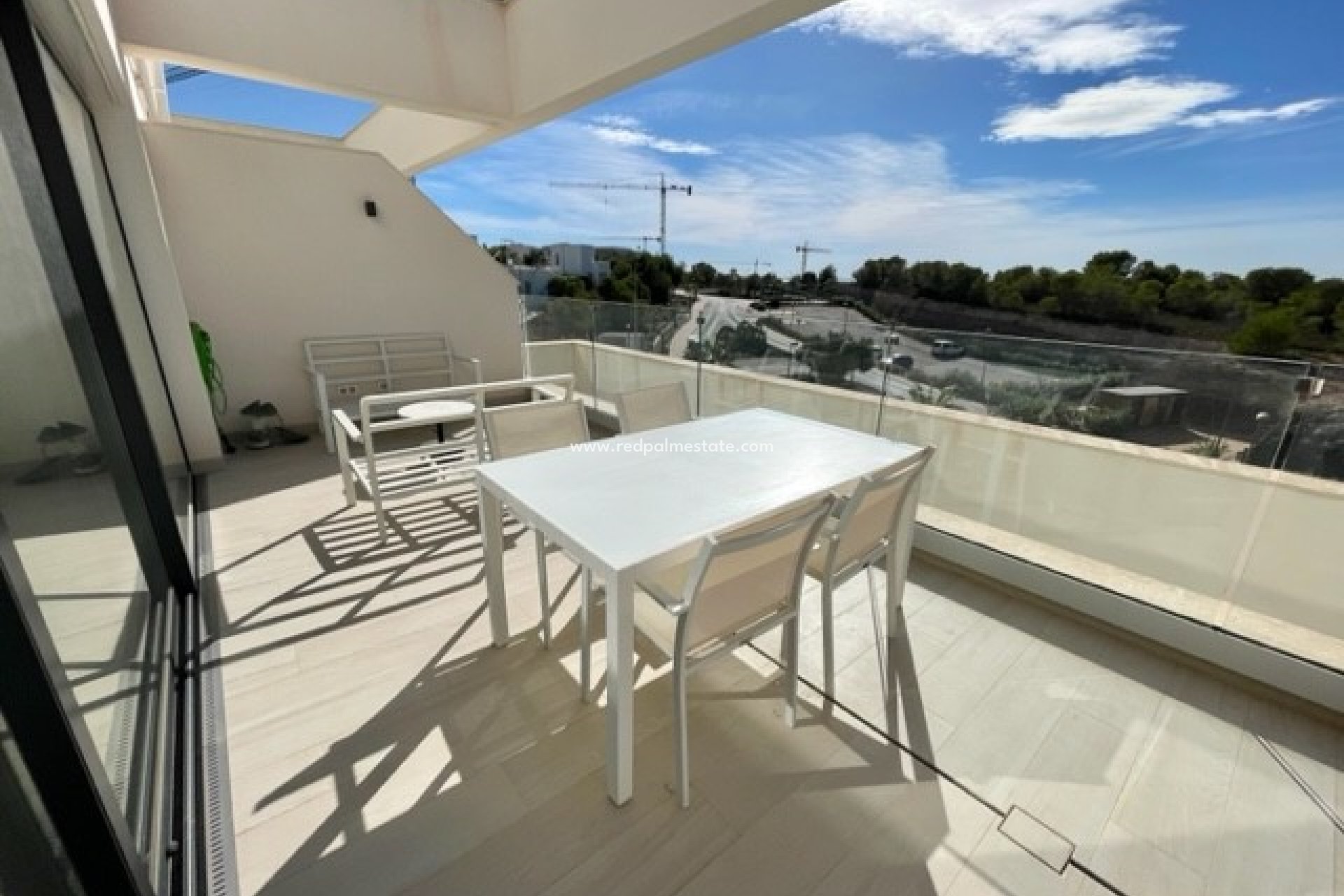 Reventa - Departamento -
Las Colinas Golf