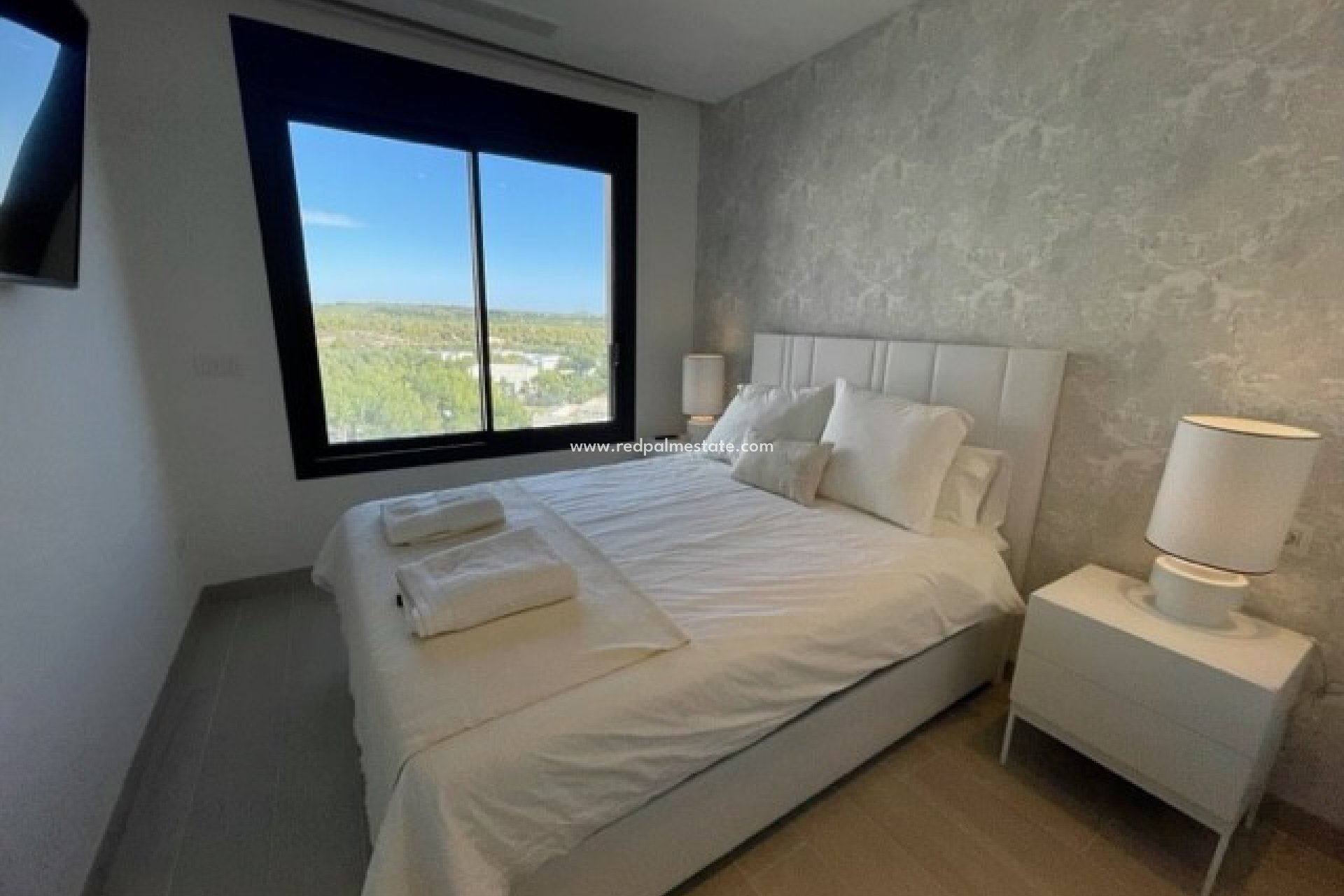 Reventa - Departamento -
Las Colinas Golf