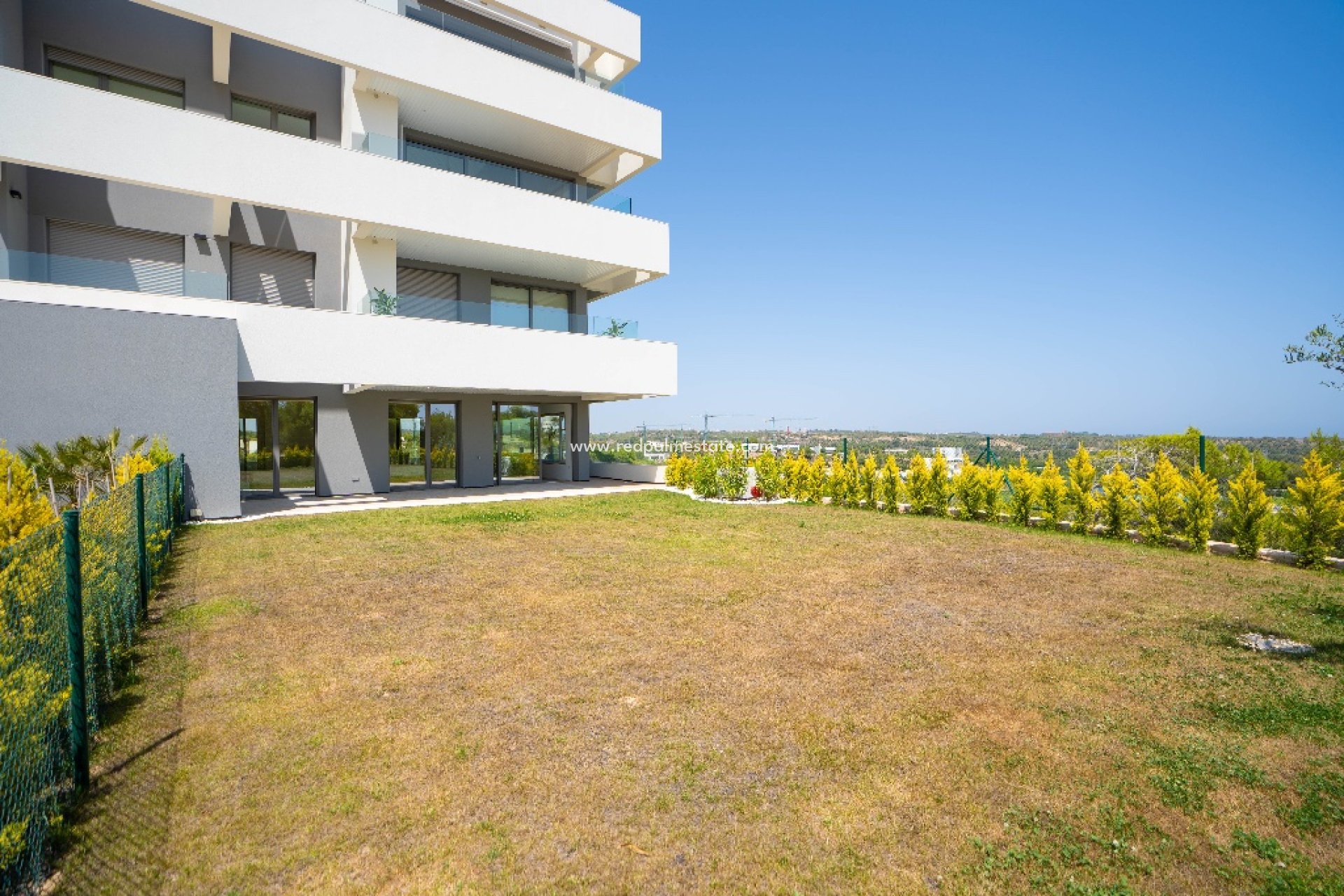 Reventa - Departamento -
Las Colinas Golf