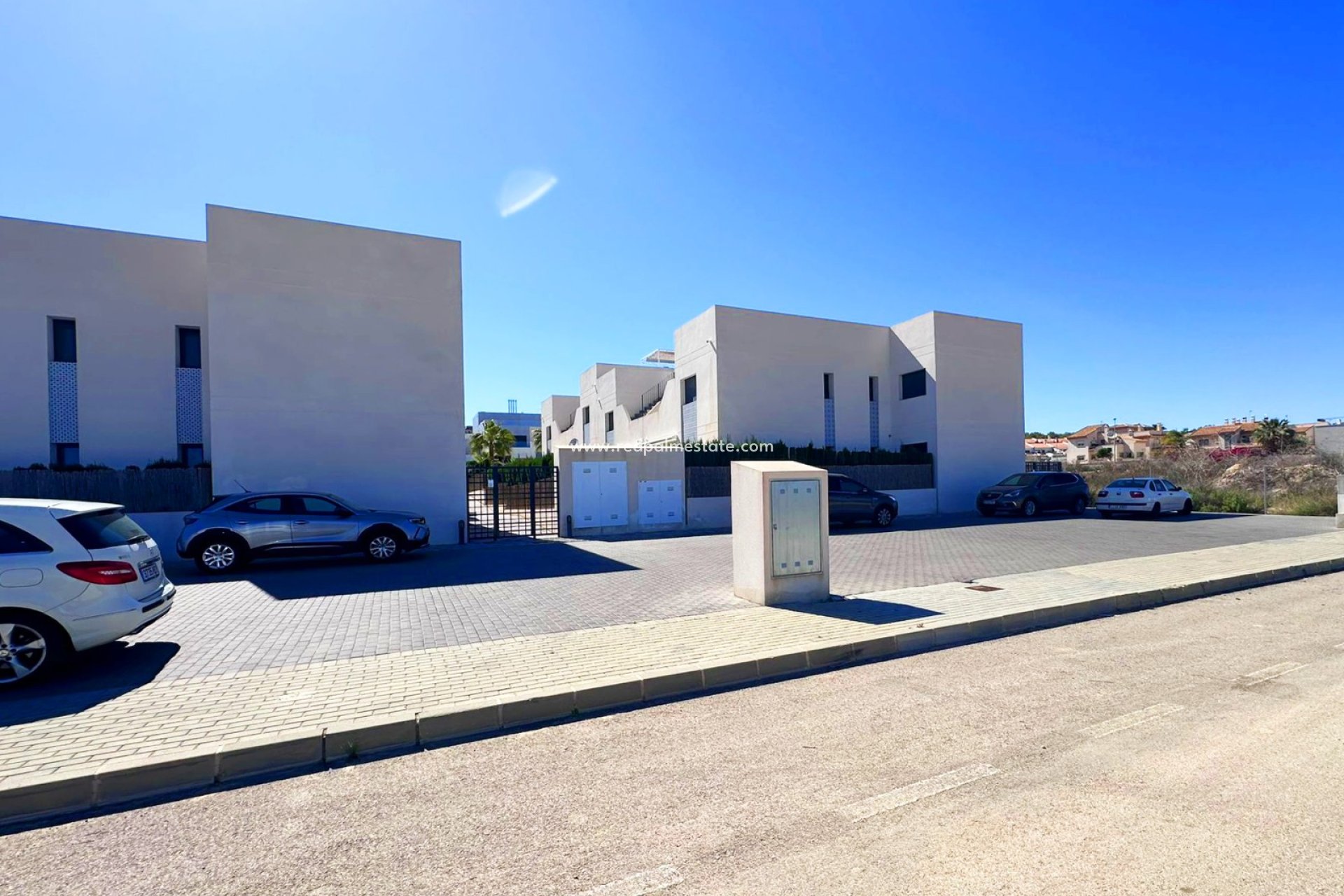 Reventa - Departamento -
San Miguel de Salinas - Inland