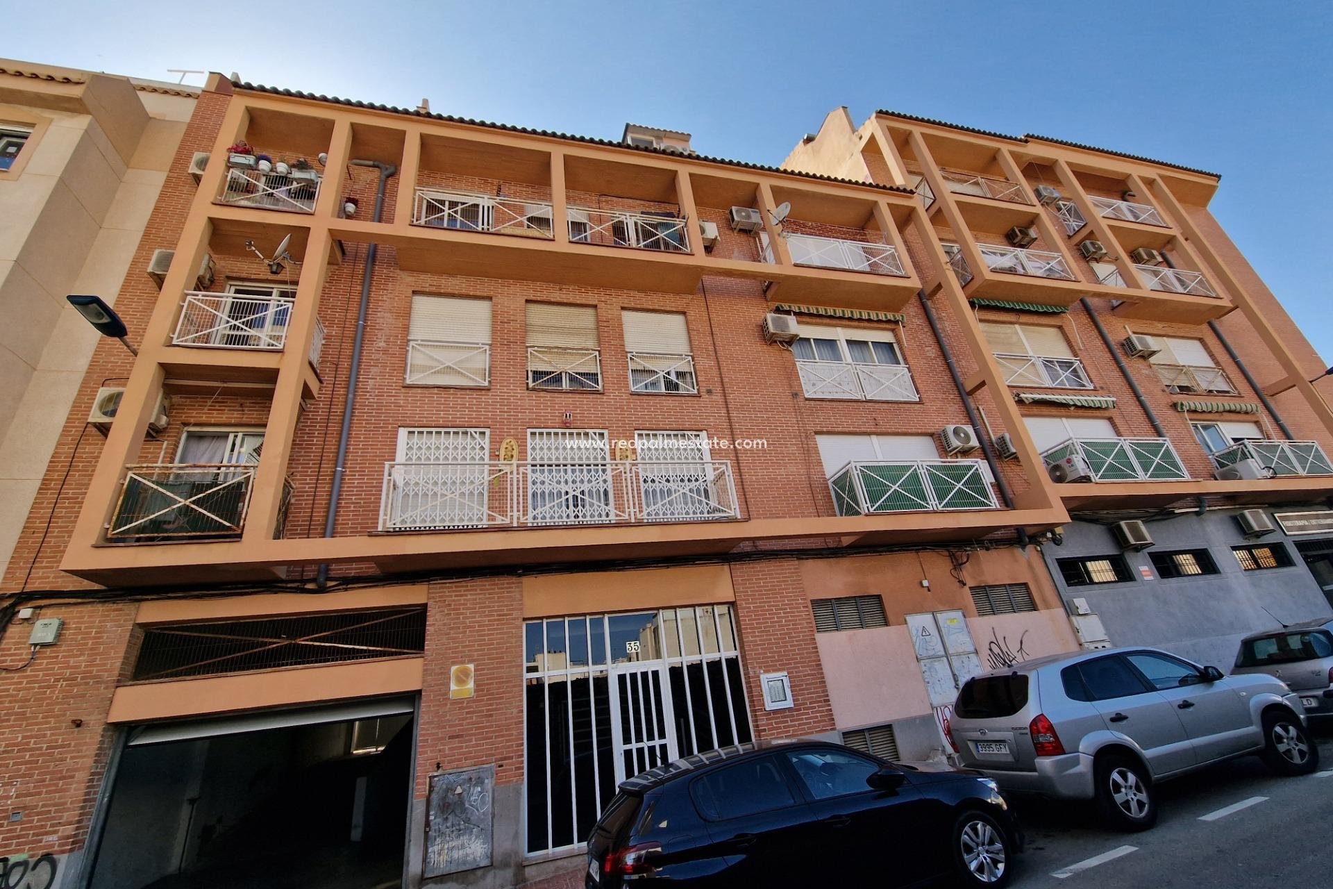 Reventa - Departamento -
Torrevieja - Center