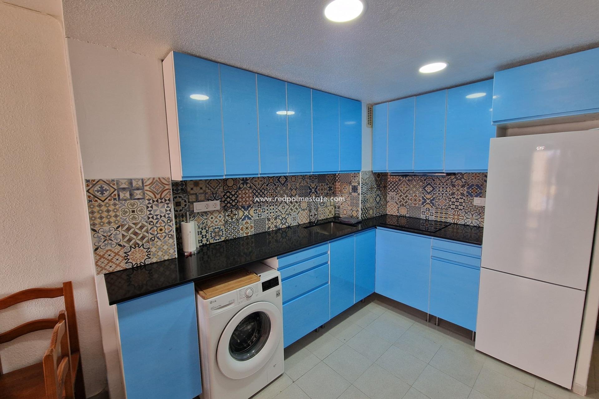 Reventa - Departamento -
Torrevieja - Center