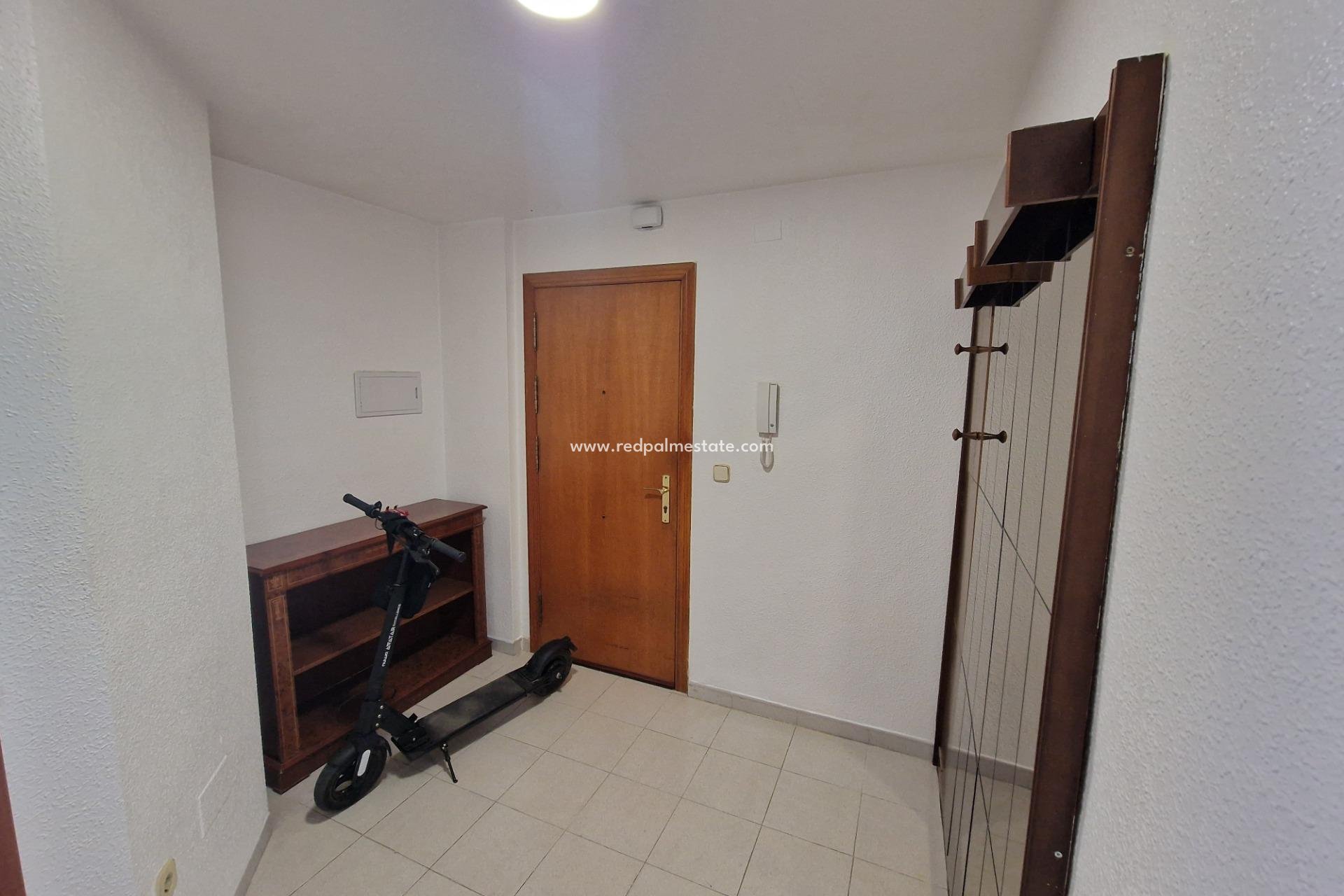 Reventa - Departamento -
Torrevieja - Center