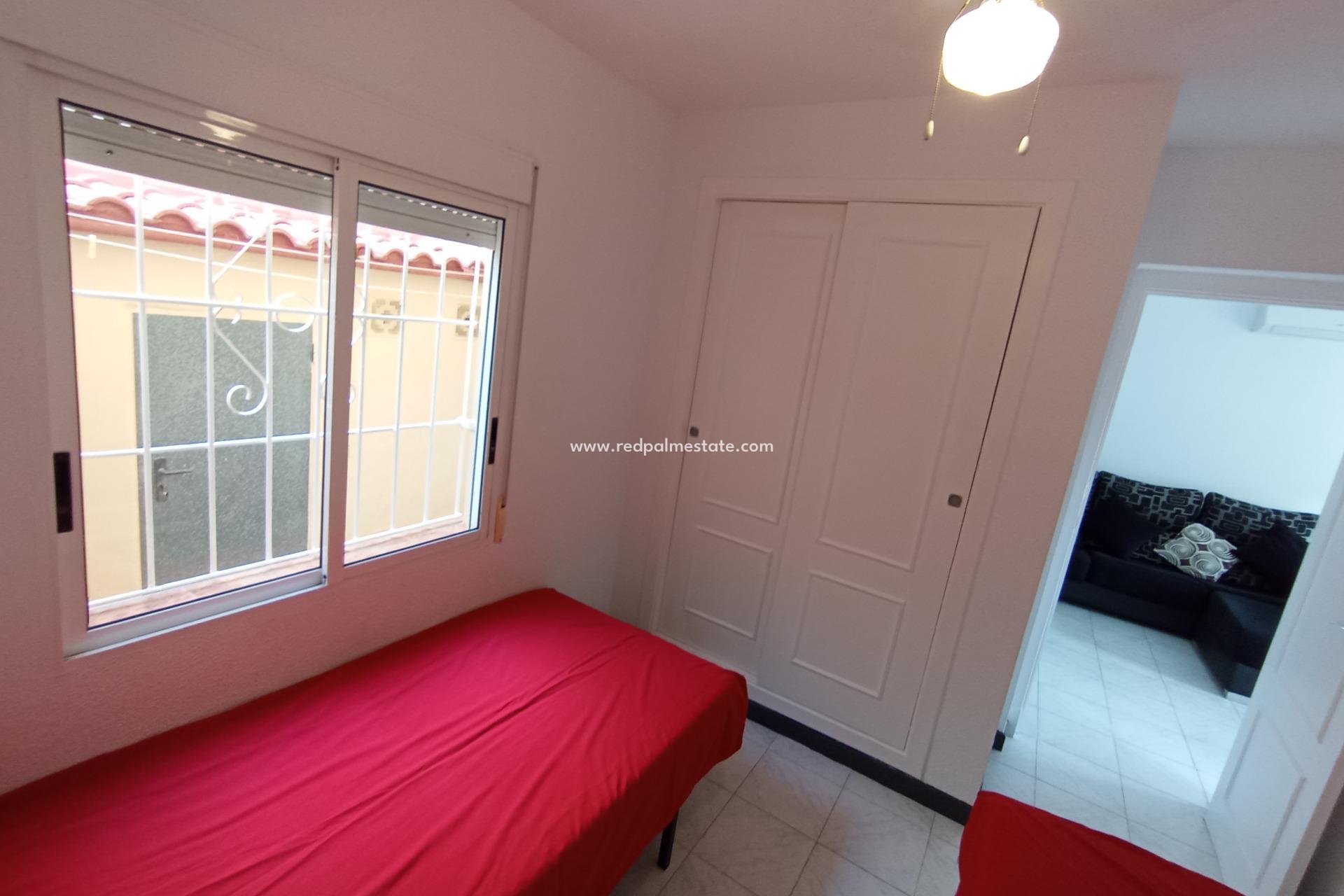 Reventa - Departamento -
Torrevieja - La Siesta - El Salado -  Torreta