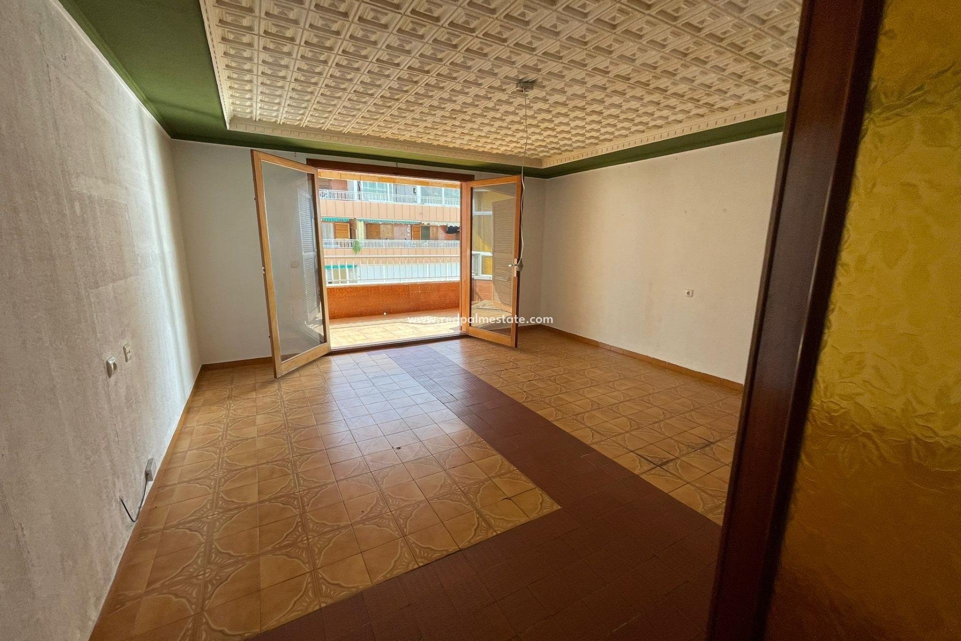 Reventa - Departamento -
Torrevieja - Los balcones