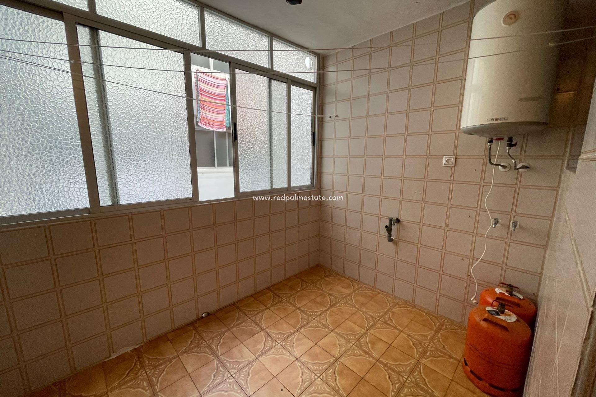 Reventa - Departamento -
Torrevieja - Los balcones