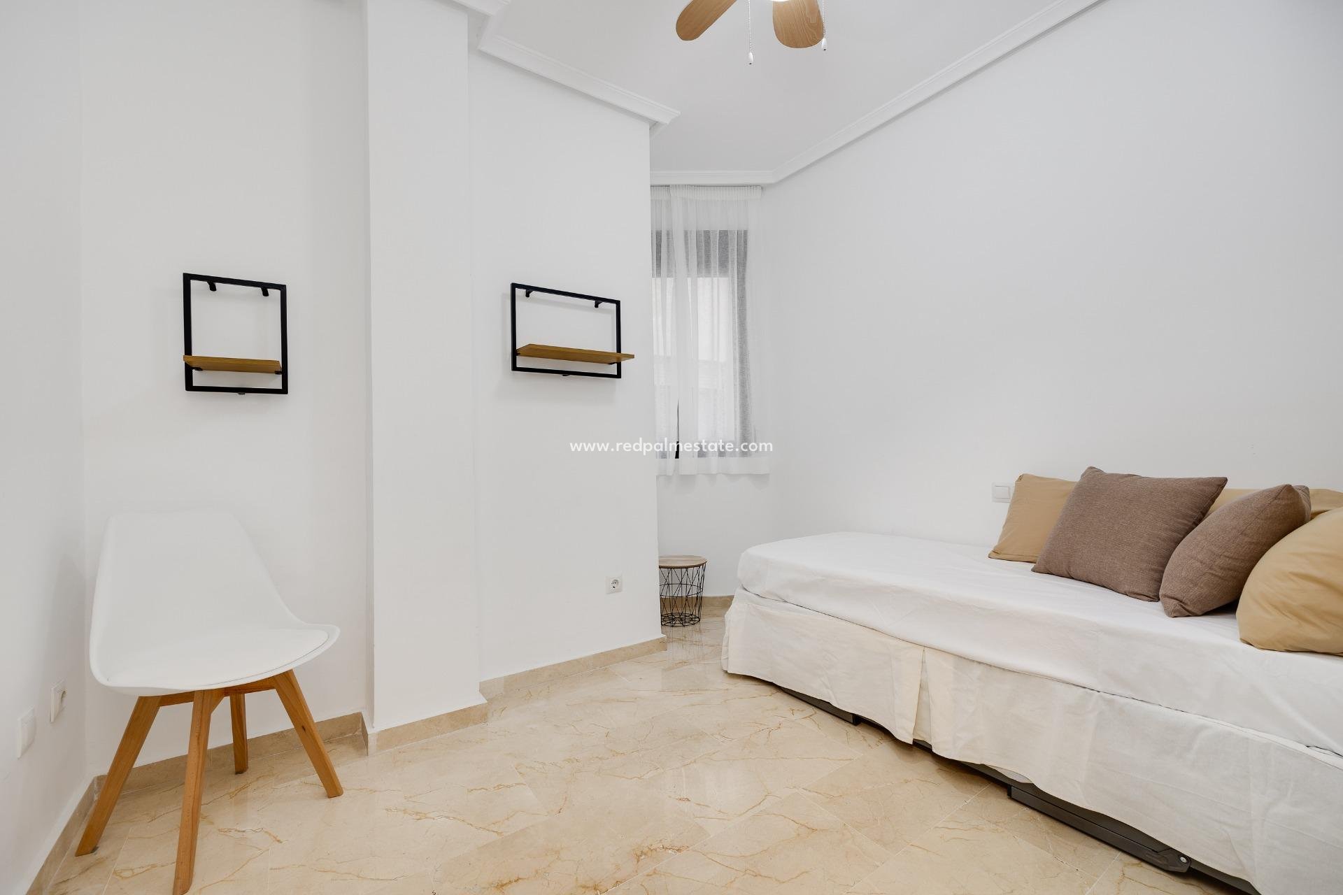 Reventa - Departamento -
Torrevieja - Playa del Cura