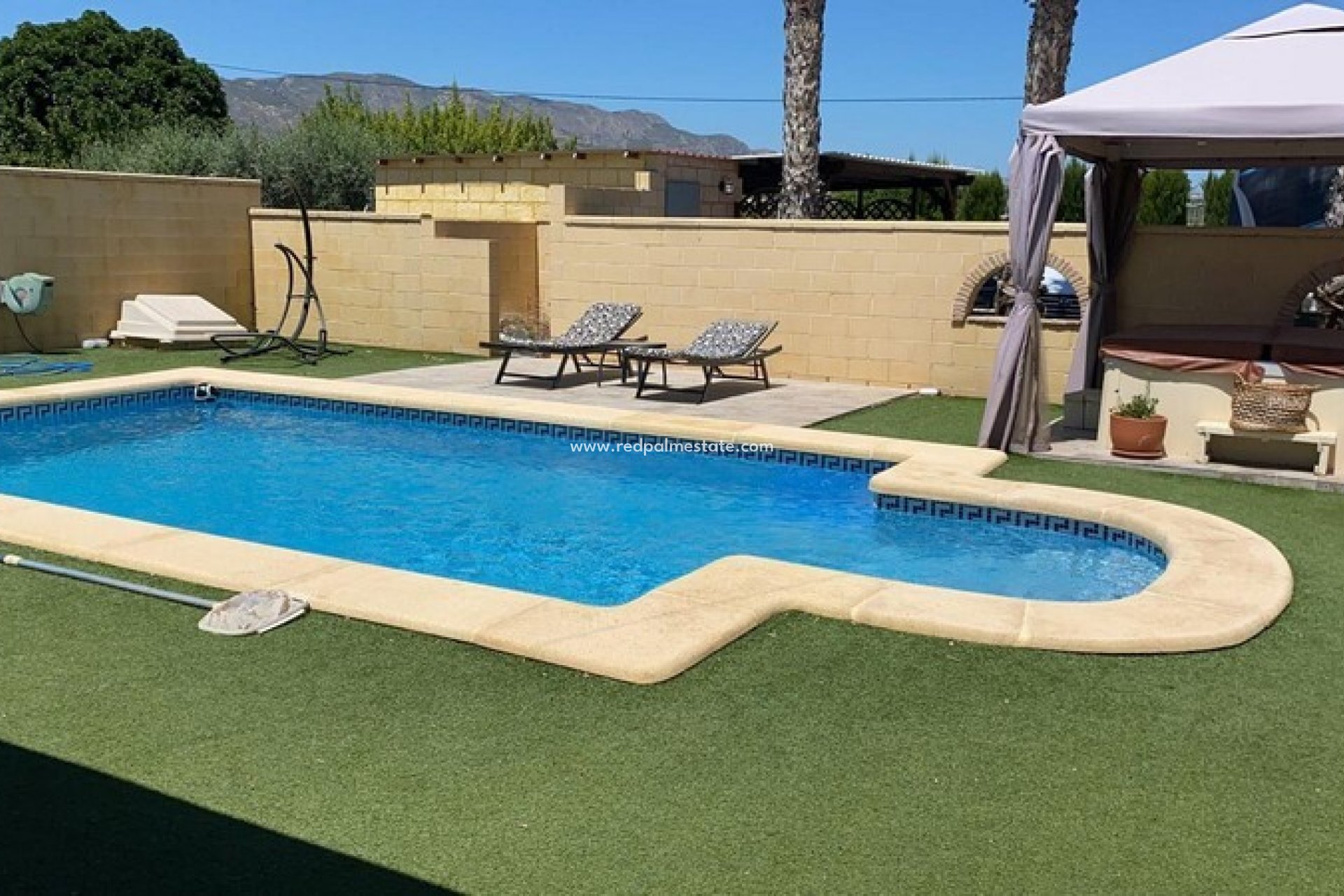 Reventa - Finca / Propiedad de Campo -
Albatera - Inland