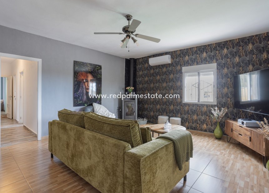 Reventa - Finca / Propiedad de Campo -
Albatera - Inland