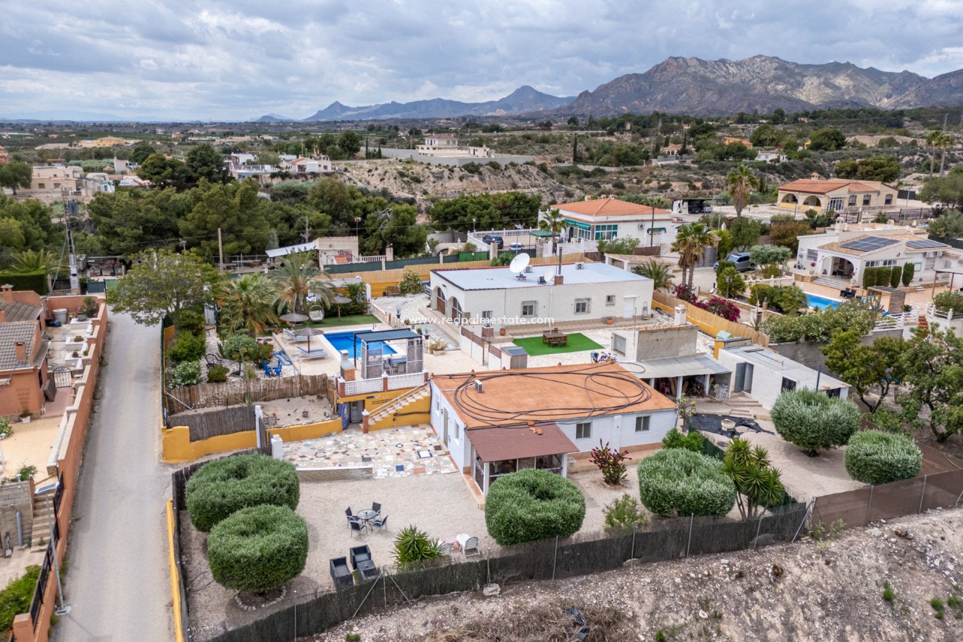 Reventa - Finca / Propiedad de Campo -
Albatera - Inland