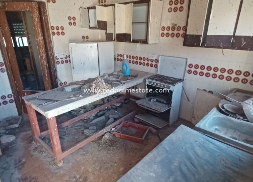 Reventa - Finca / Propiedad de Campo -
Albatera - Inland