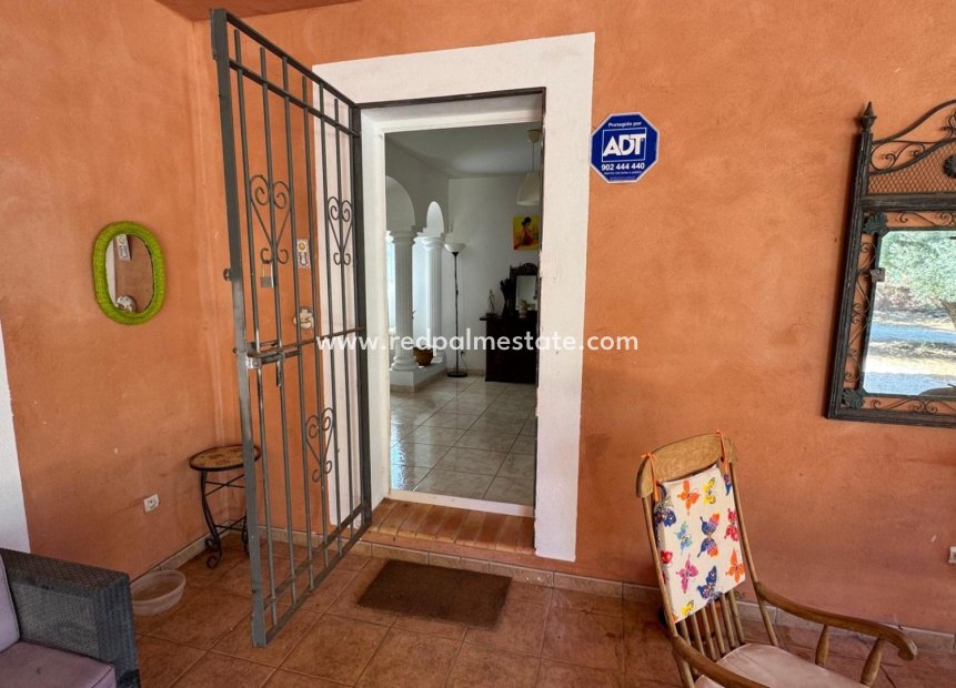 Reventa - Finca / Propiedad de Campo -
Albatera - Inland