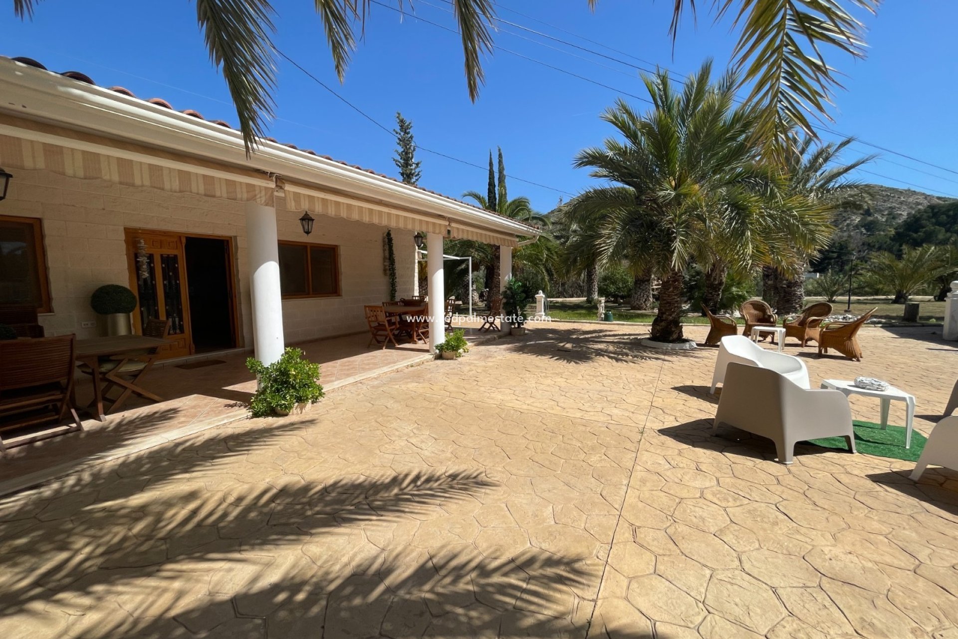 Reventa - Finca / Propiedad de Campo -
Elda - Inland
