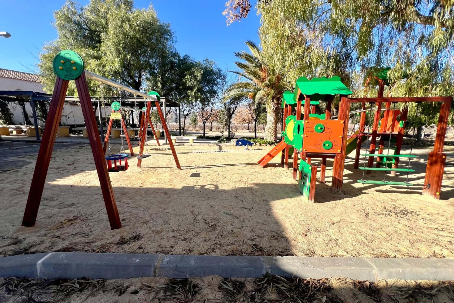 Reventa - Finca / Propiedad de Campo -
Las Encebras - Inland